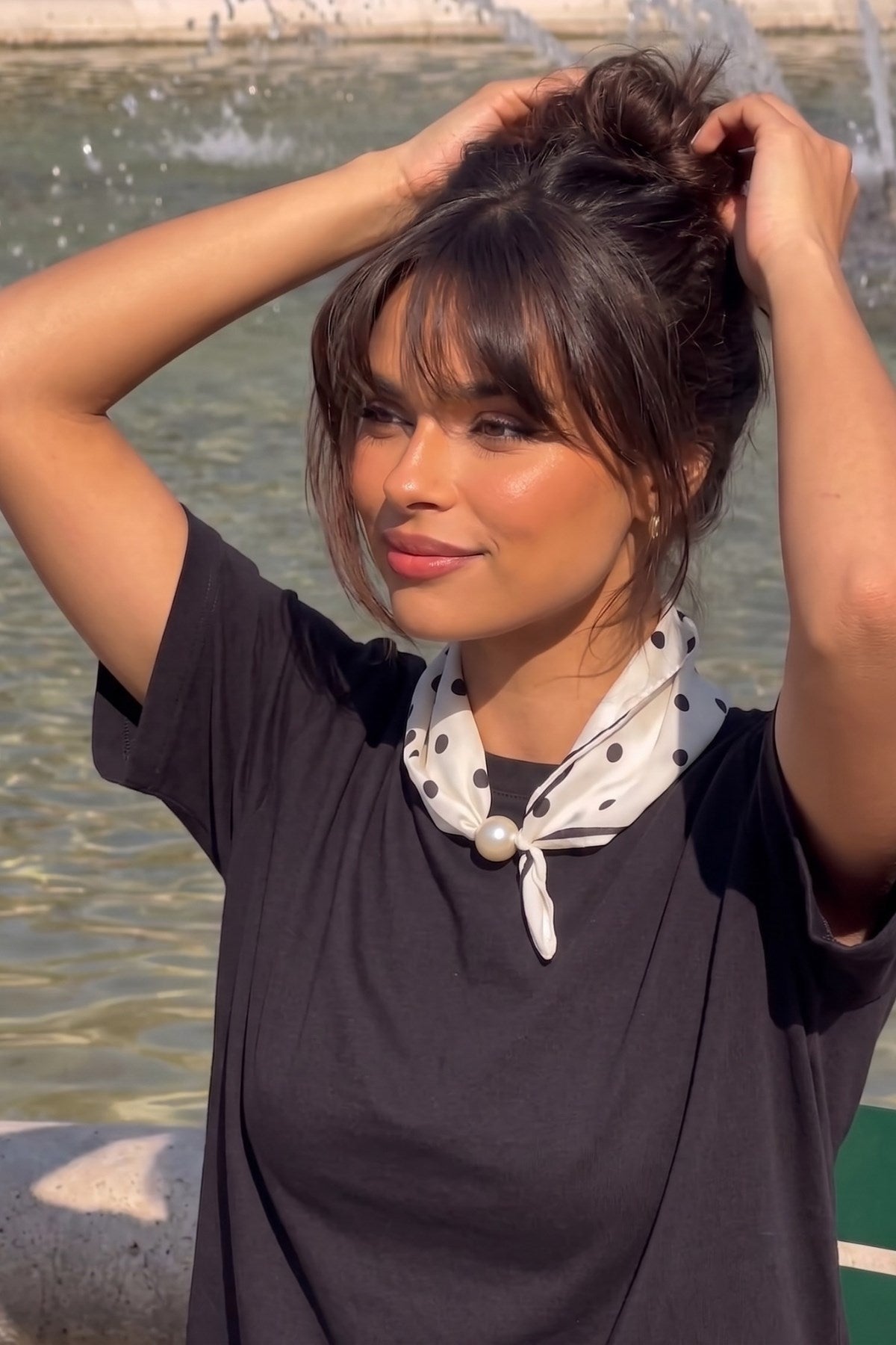 Kadın Oversize Tişört Ruby Scarf Mıknatıslı Fular Aksesuarlı Siyah – Rahat Kalıp, %100 Pamuk