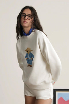 Kadın Oversize Sweatshirt Ranch Bear Baskılı Beyaz – Bisiklet Yaka, 3 İplik Şardonlu Polar