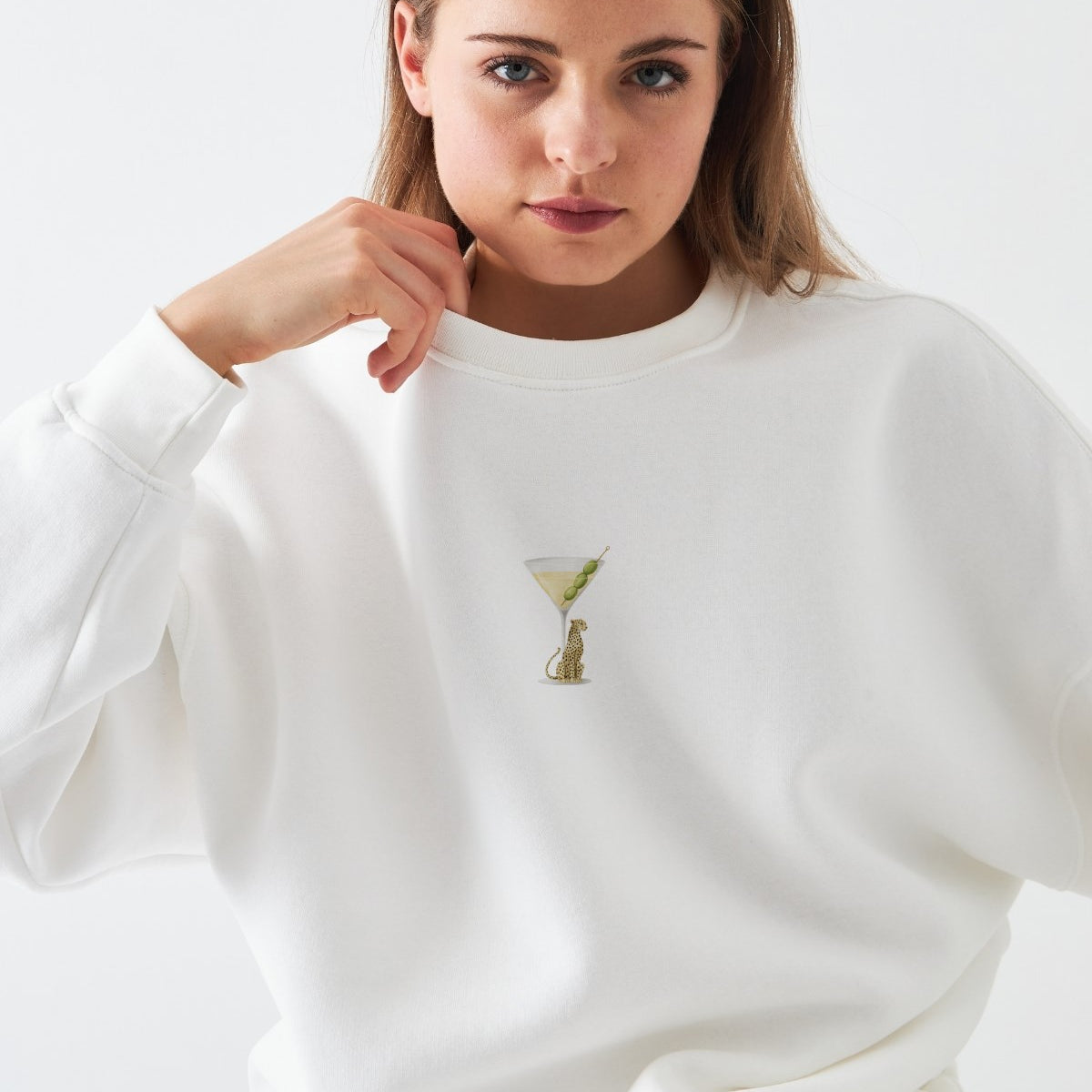 Kadın Oversize Sweatshirt Martini Leopard Baskılı Beyaz – Bisiklet Yaka, 3 İplik Şardonlu Polar