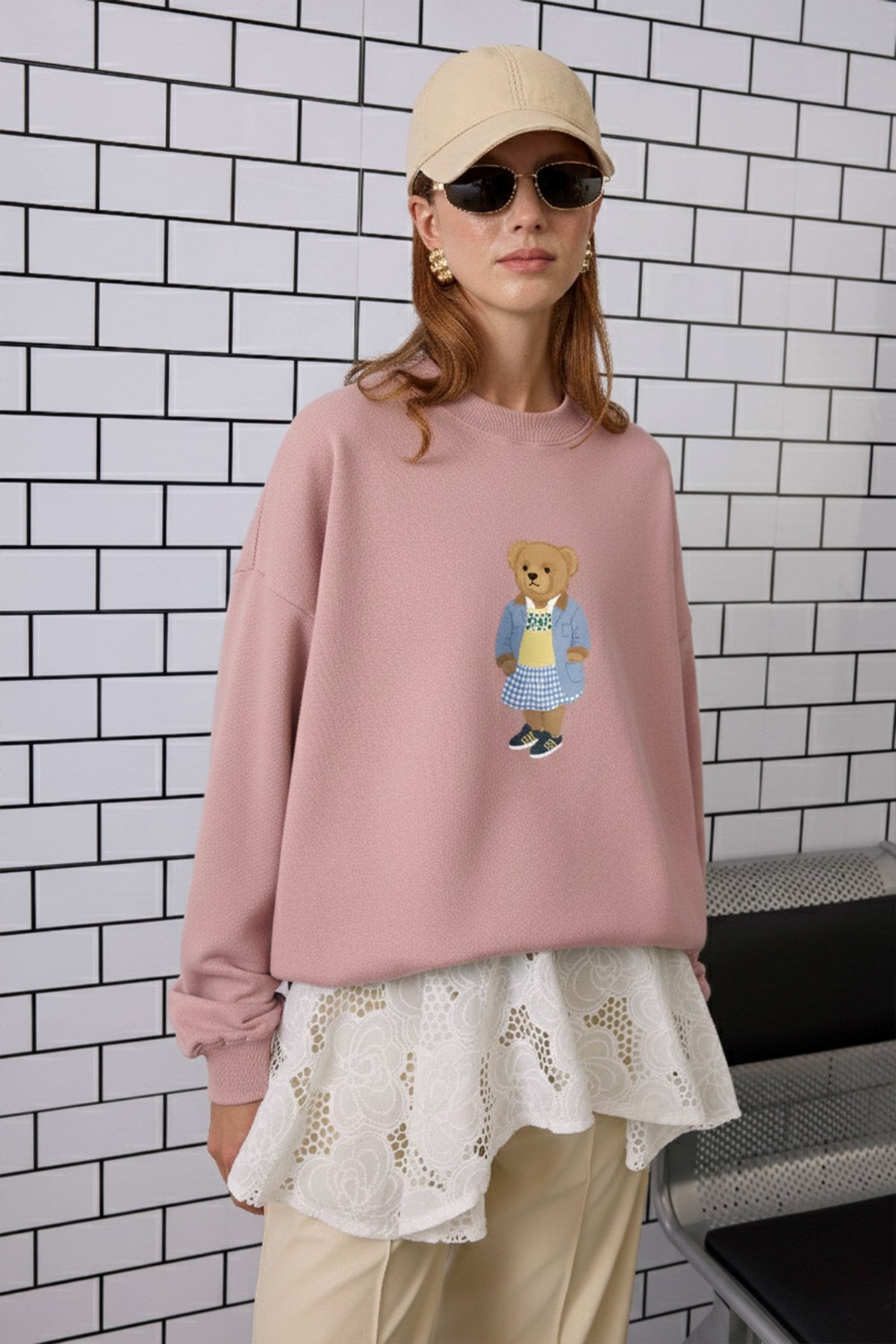 Kadın Oversize Sweatshirt Preppy Girl Bear Baskılı Pembe – Bisiklet Yaka, 3 İplik Şardonlu Polar