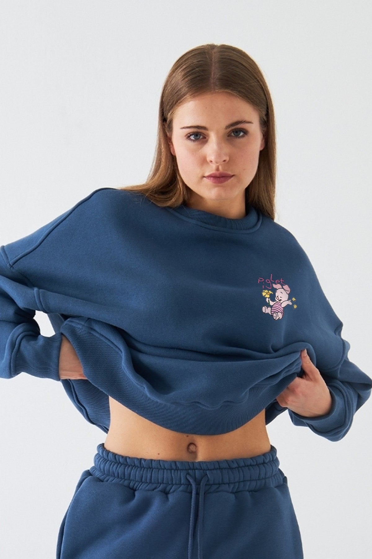 Kadın Oversize Sweatshirt Piglet Bloom Baskılı Marine – Bisiklet Yaka, 3 İplik Şardonlu Polar