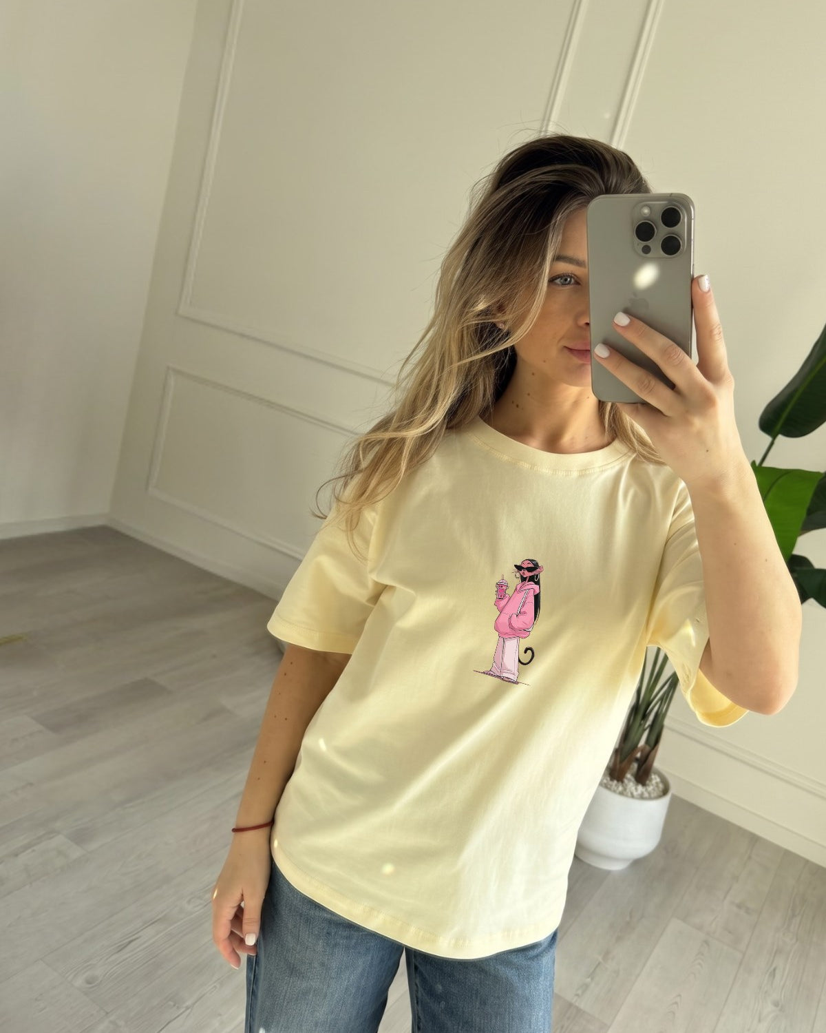 Kadın Oversize Tişört Pink Kitty Club Baskılı Sarı – Bisiklet Yaka, Rahat Kalıp, %100 Pamuk