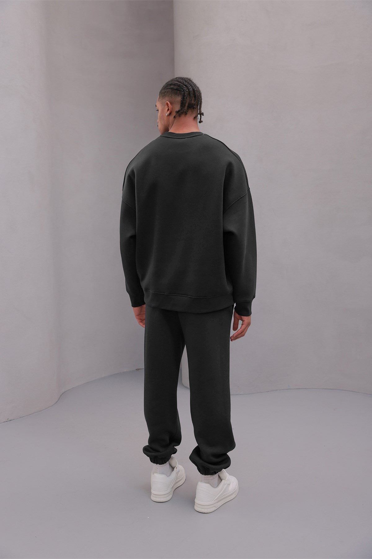Erkek Oversize Eşofman Takımı Basic Füme – Bisiklet Yaka, Lastikli Paça, 3 İplik Şardonlu