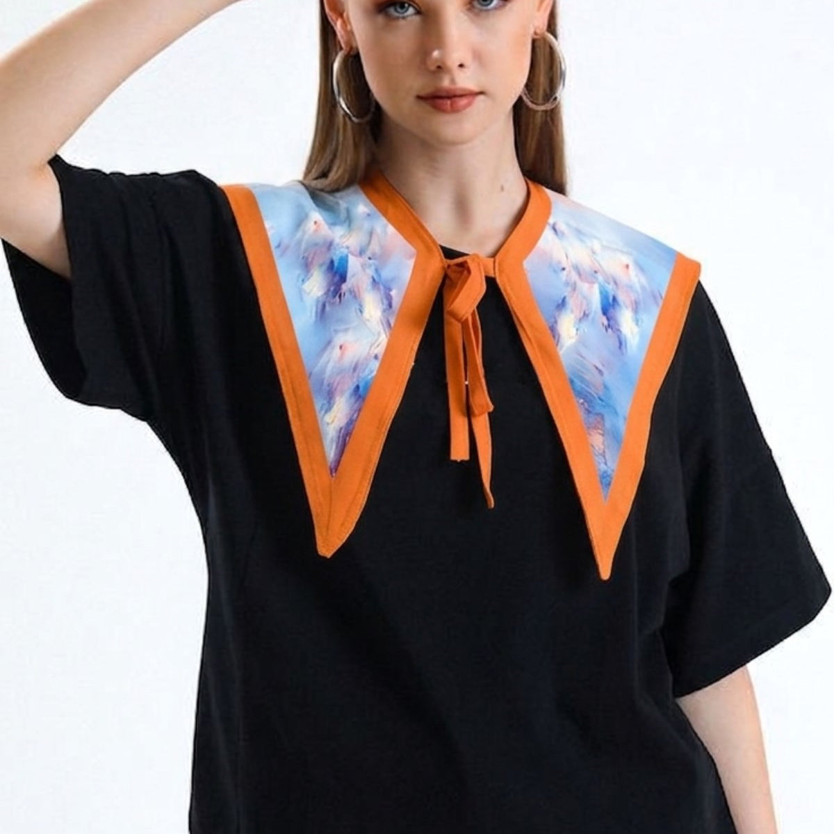 Kadın Oversize Tişört Sunset Derby Şal Yaka Aksesuarlı Siyah – Rahat Kalıp, %100 Pamuk