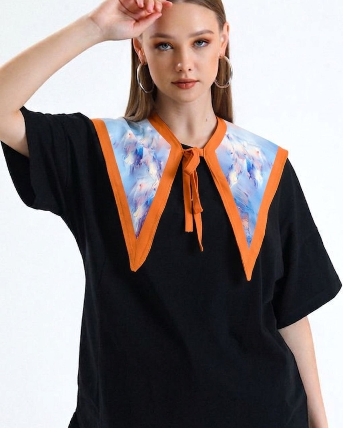Kadın Oversize Tişört Sunset Derby Şal Yaka Aksesuarlı Siyah – Rahat Kalıp, %100 Pamuk