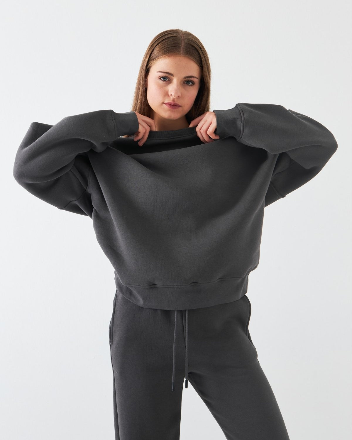 Unisex Oversize Eşofman Takımı Basic Füme – Bisiklet Yaka, Lastikli Paça, 3 İplik Şardonlu Polar