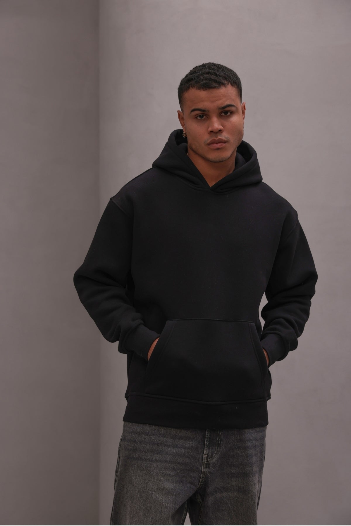 Erkek Oversize Sweatshirt Hoodie Basic Siyah – Kapüşonlu, 3 İplik Polar, Kanguru Cepli