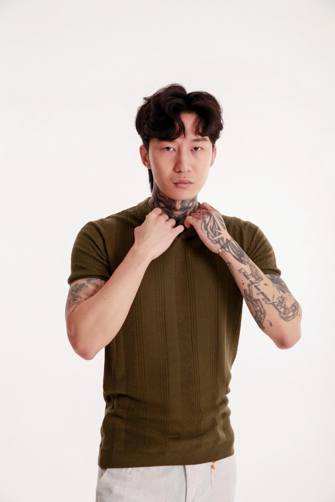 Erkek Haki Polo Yaka Triko Tişört – Kısa Kollu, Modern Slim Fit, Yazlık Örgü Dokulu Model