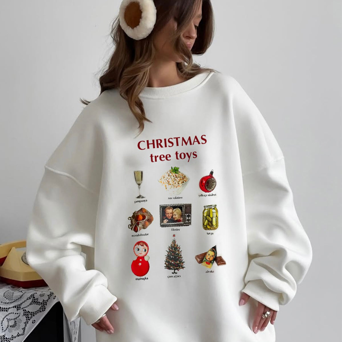 Kadın Oversize Sweatshirt Elbise Christmas Toys Baskılı Beyaz – Bisiklet Yaka, 3 İplik Polar