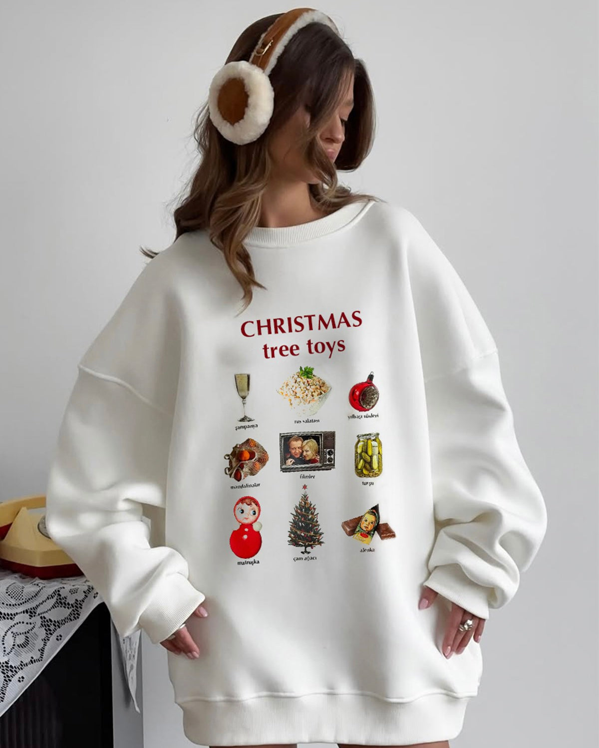 Kadın Oversize Sweatshirt Elbise Christmas Toys Baskılı Beyaz – Bisiklet Yaka, 3 İplik Polar