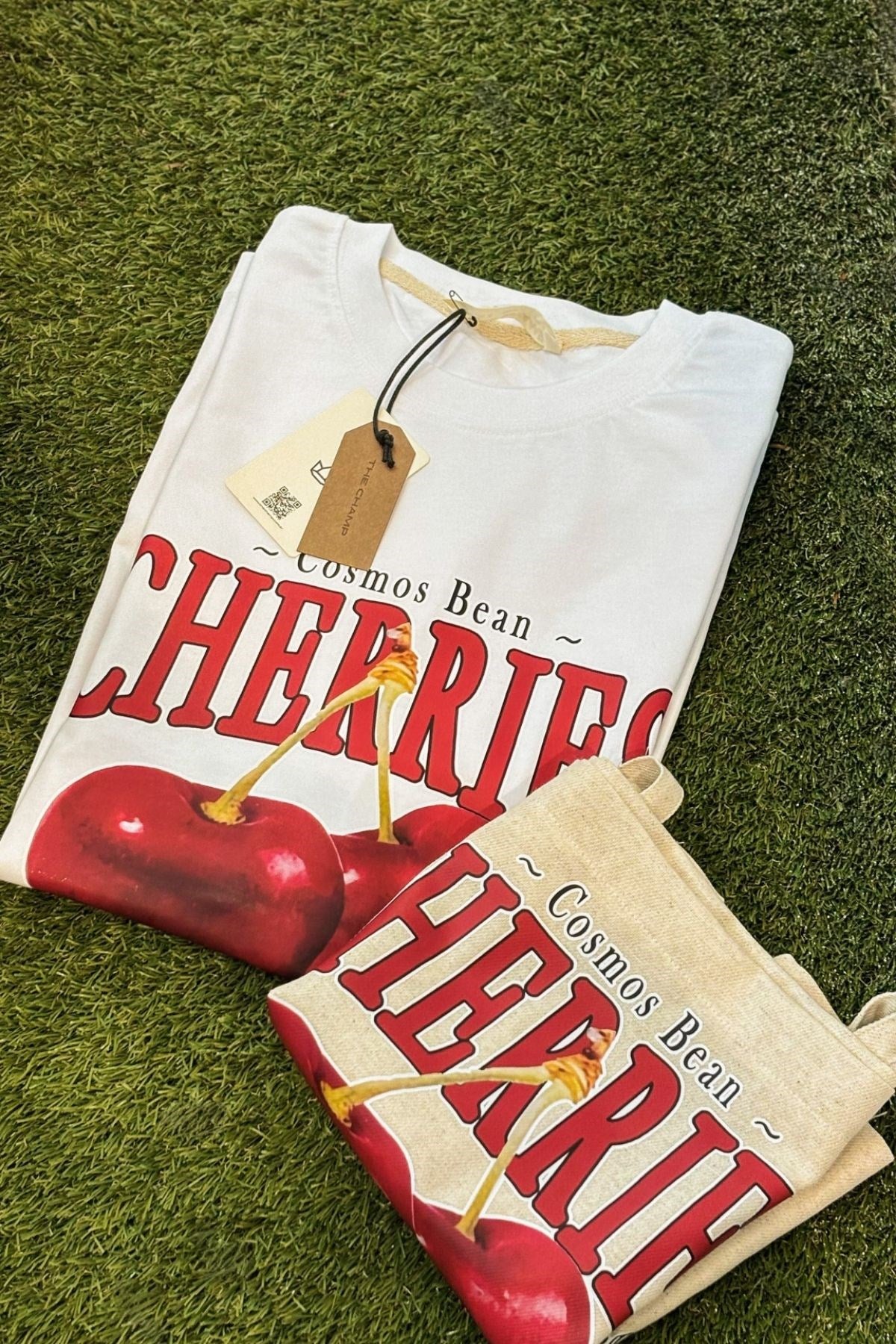 Kiraz Desenli Beyaz Oversize Kadın T-Shirt ve Ücretsiz Bez Çanta