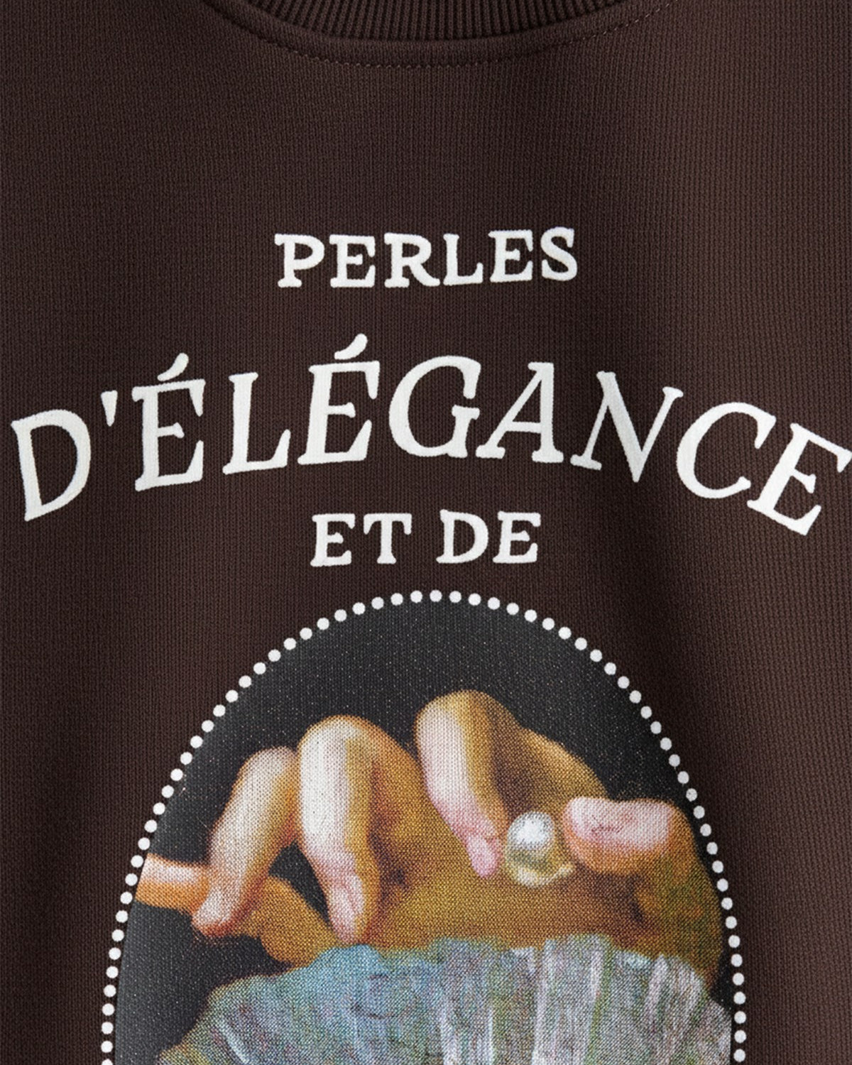 Kadın Oversize Sweatshirt Perles d’Élégance Baskılı Kahverengi – Bisiklet Yaka, 3 İplik Polar