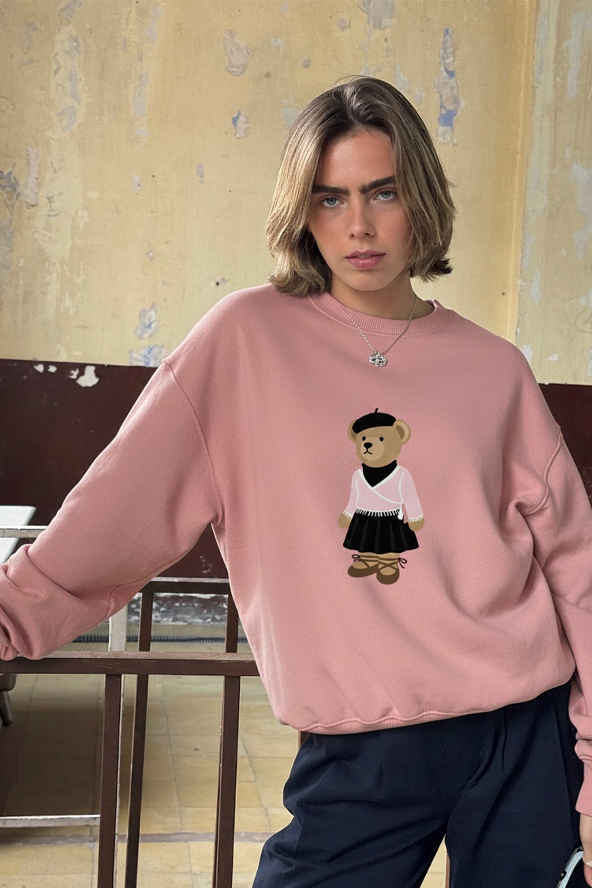 Kadın Oversize Sweatshirt Ballerina Bear Baskılı Pembe – Bisiklet Yaka, 3 İplik Şardonlu Polar