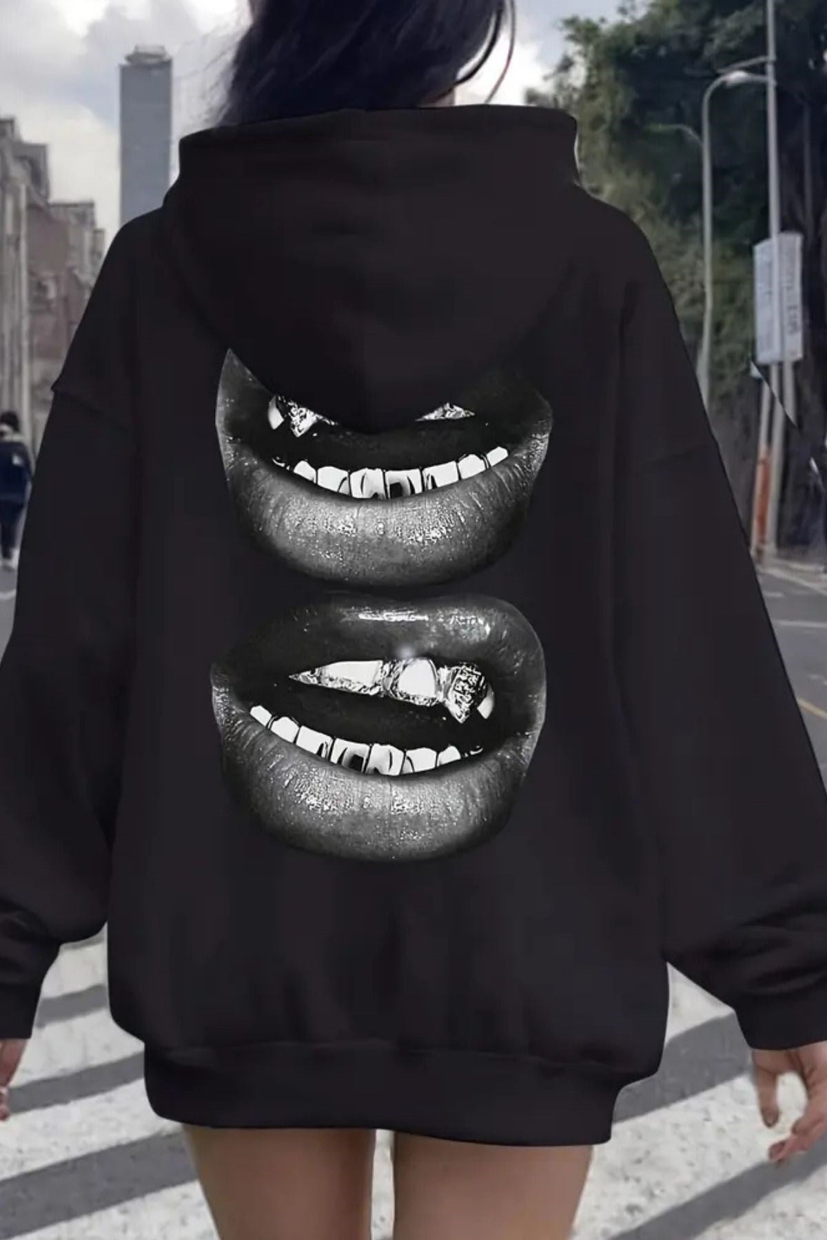 Kadın Oversize Sweatshirt Hoodie Grillz Lips Baskılı Siyah – Kapüşonlu, Kanguru Cepli, 3 İplik Polar