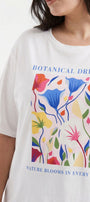 Kadın Double Oversize Tişört Botanical Dream Baskılı Beyaz – Bisiklet Yaka, Rahat Kalıp, %100 Pamuk