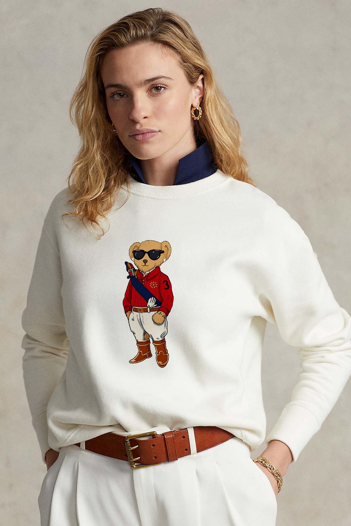 Kadın Oversize Sweatshirt Regatta Bear Baskılı Beyaz – Bisiklet Yaka, 3 İplik Şardonlu