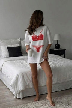 Kadın Double Oversize Rouge Intimates Baskılı Beyaz – Bisiklet Yaka, Rahat Kalıp, %100 Pamuk
