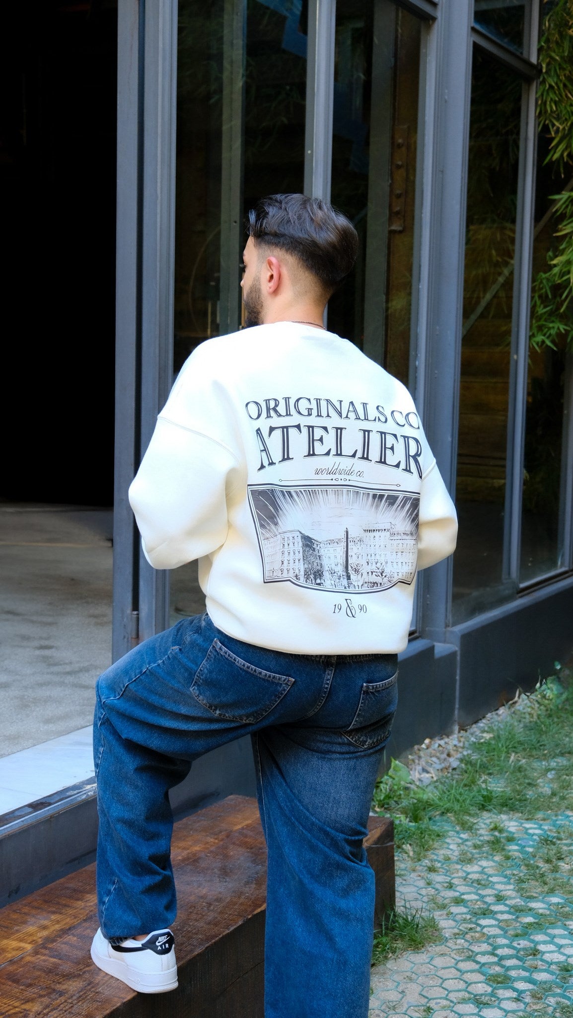 Unisex Oversize Sweatshirt Atelier Baskılı Beyaz – Bisiklet Yaka, 3 İplik Şardonlu Polar