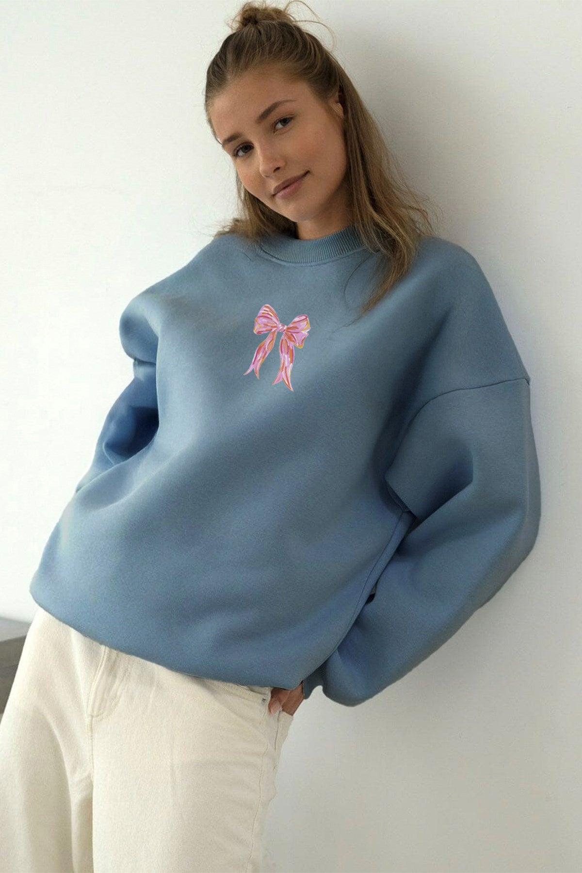 Kadın Oversize Sweatshirt Pembe Kurdele Baskılı Marine – Bisiklet Yaka, 3 İplik Şardonlu Polar