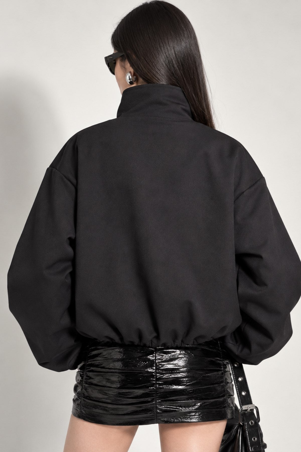 Kadın Vanta Oversize Bomber Ceket Siyah – Dik Yaka, Tam Fermuarlı, Gizli Cepli, Elastik Belli