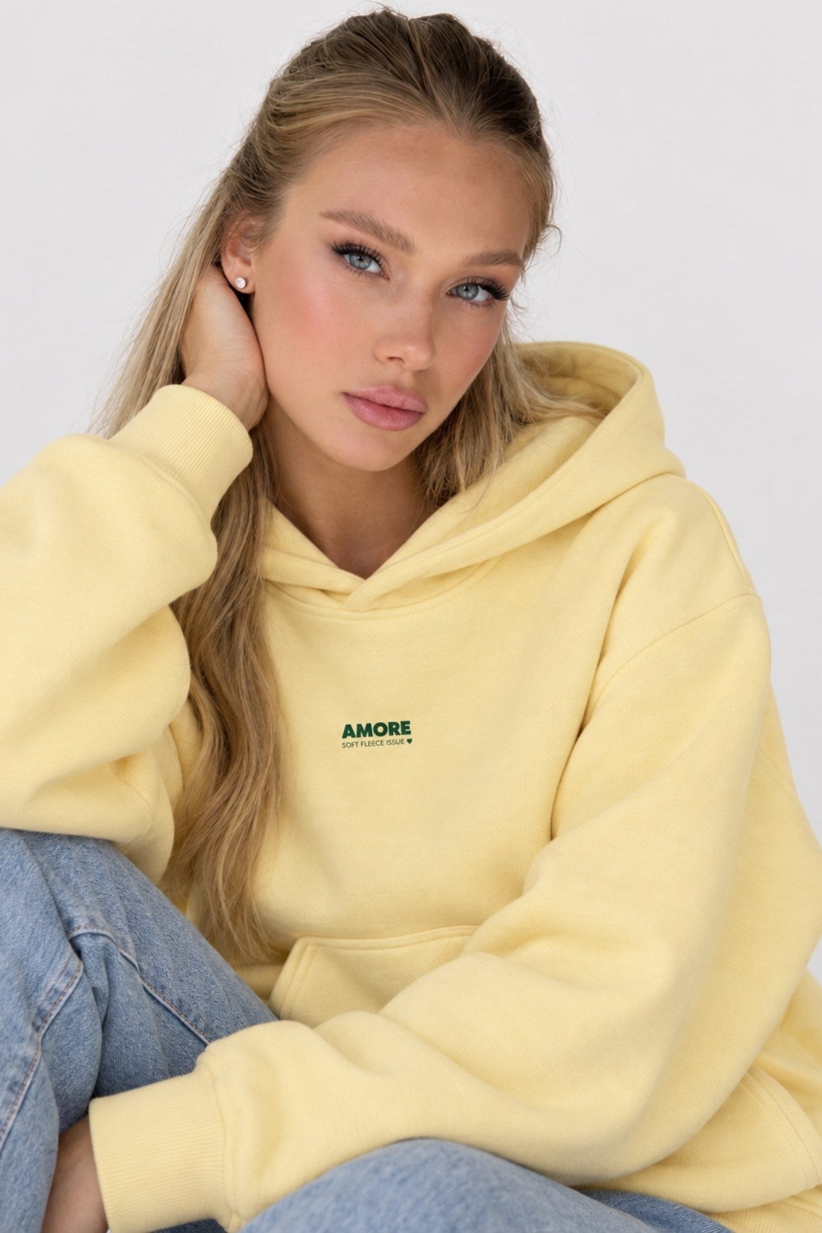 Kadın Oversize Hoodie Amore Baskılı Sarı – Kapüşonlu, Kanguru Cepli, 3 İplik Şardonlu Polar