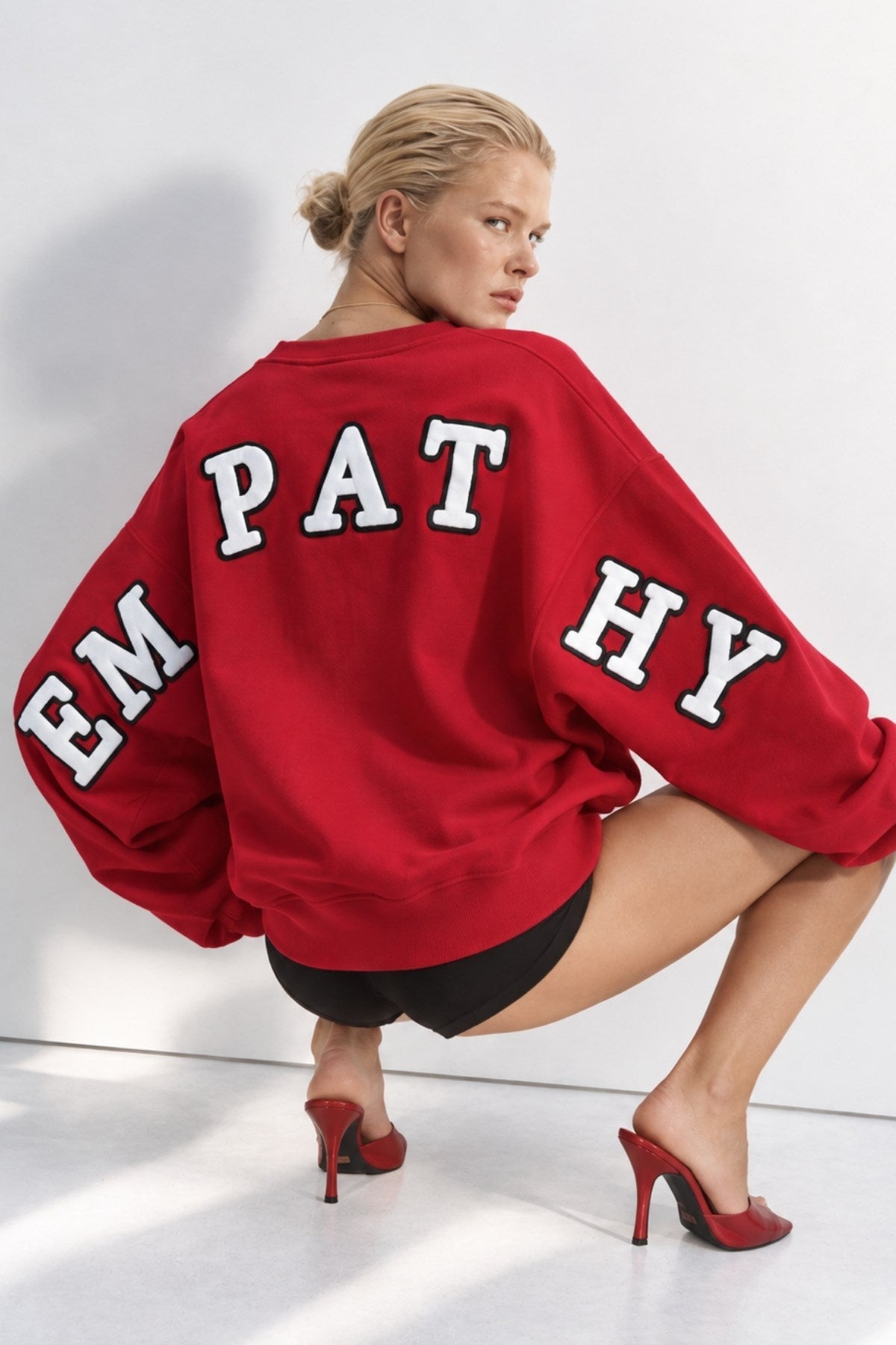 Kadın Oversize Sweatshirt Empathy 3D Baskılı Kırmızı – Bisiklet Yaka, 3 İplik Şardonlu Polar