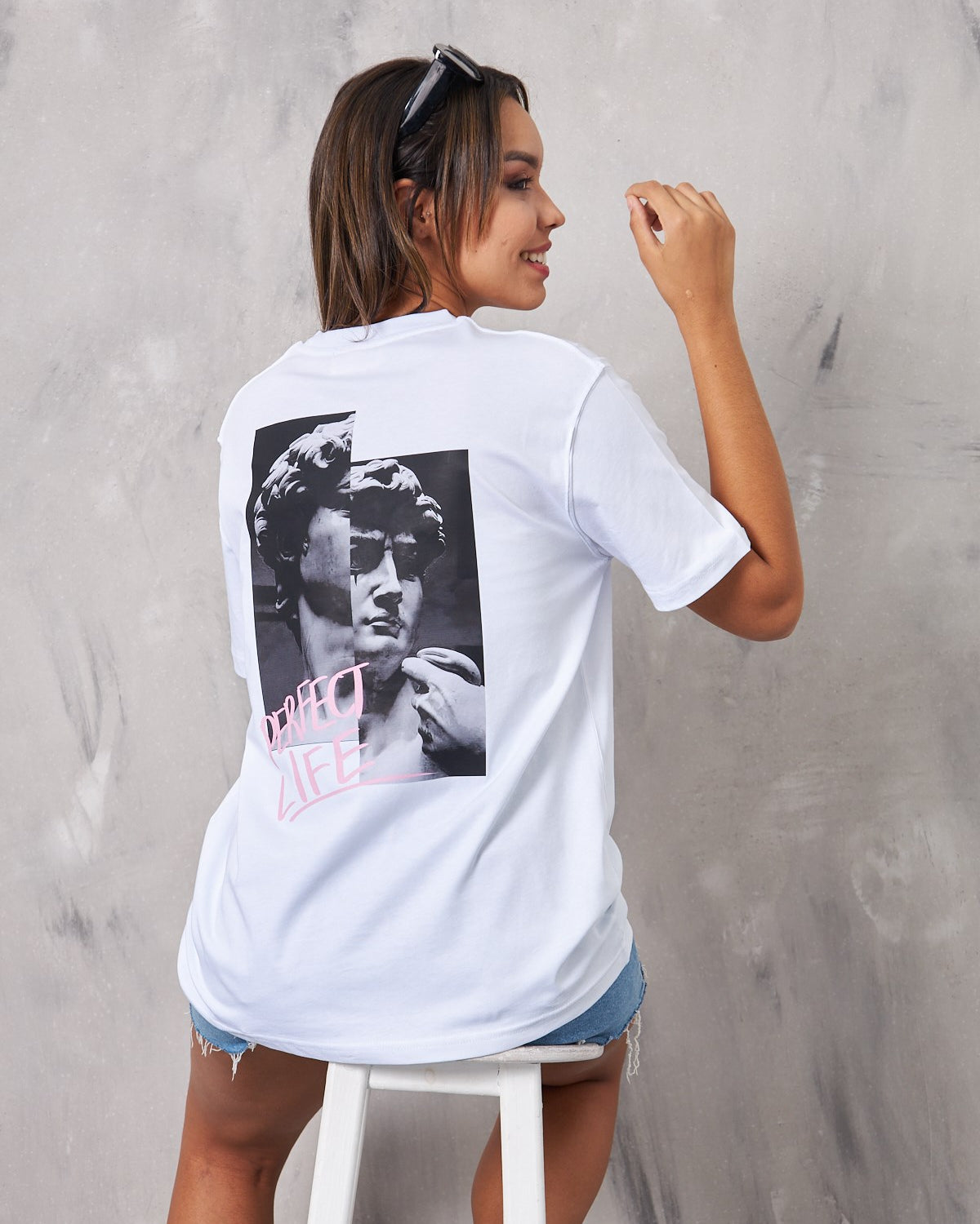 Perfect Life Yazılı Heykel Tasarım Baskılı Beyaz Kadın T-Shirt 