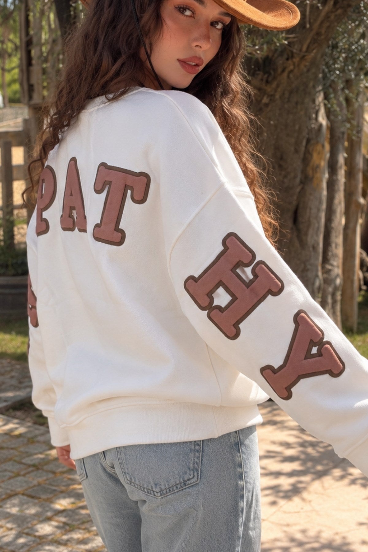 Kadın Oversize Sweatshirt Empathy 3D Baskılı Beyaz – Bisiklet Yaka, 3 İplik Şardonlu Polar