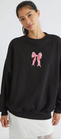 Kadın Oversize Sweatshirt Pembe Kurdele Baskılı Siyah – Bisiklet Yaka, 3 İplik Şardonlu Polar
