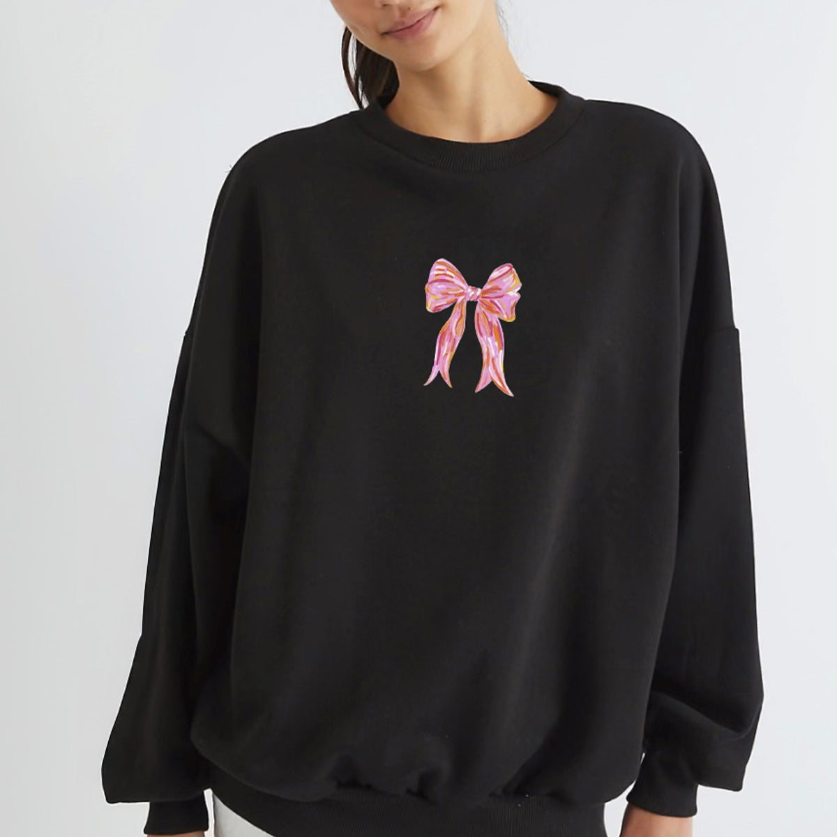 Kadın Oversize Sweatshirt Pembe Kurdele Baskılı Siyah – Bisiklet Yaka, 3 İplik Şardonlu Polar