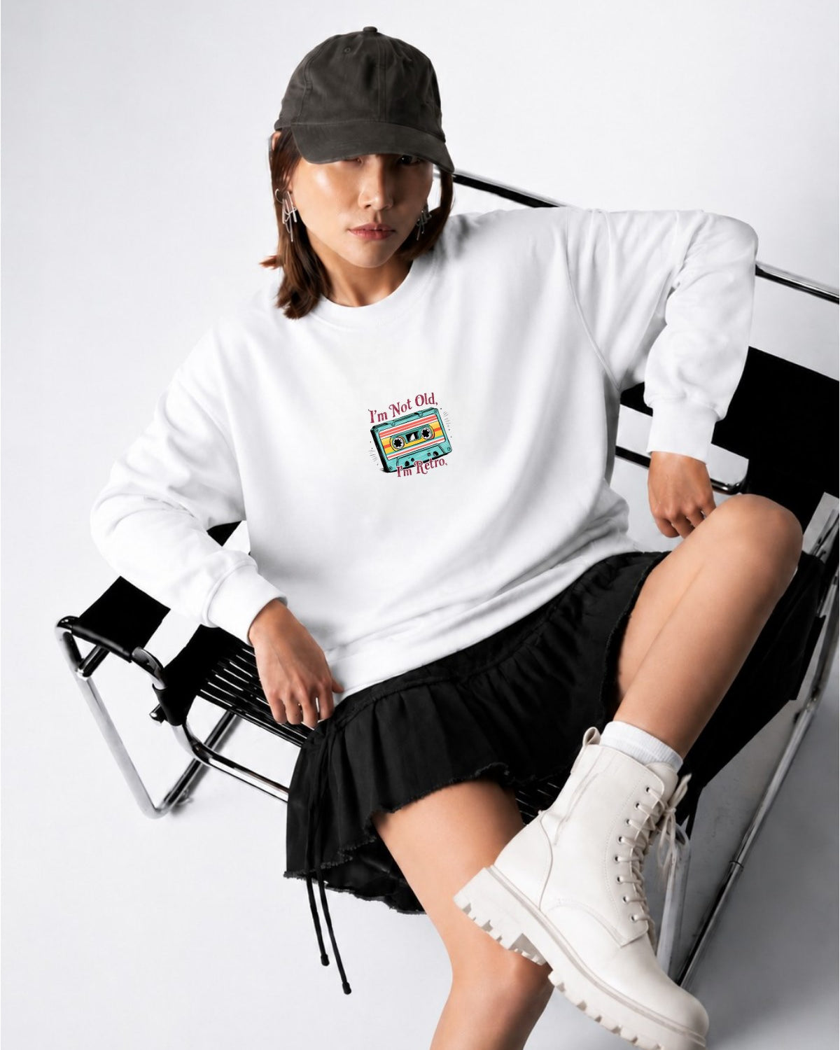 Kadın Oversize Sweatshirt Retro Kaset Baskılı Beyaz – Bisiklet Yaka, 3 İplik Şardonlu Polar