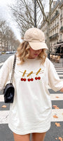 Kadın Oversize Tişört Cherry Mood Baskılı Beyaz – Bisiklet Yaka, Rahat Kalıp, %100 Pamuk