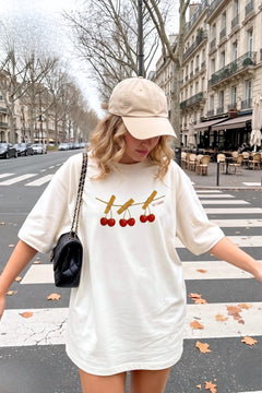 Kadın Oversize Tişört Cherry Mood Baskılı Beyaz – Bisiklet Yaka, Rahat Kalıp, %100 Pamuk