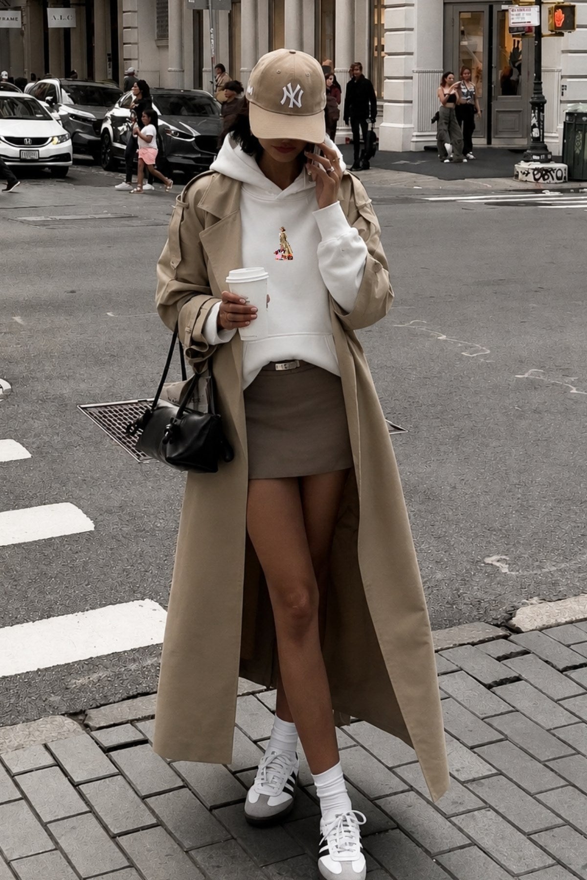 Kadın Oversize Hoodie City Walk Baskılı Beyaz – Kapüşonlu, Kanguru Cepli, 3 İplik Polar