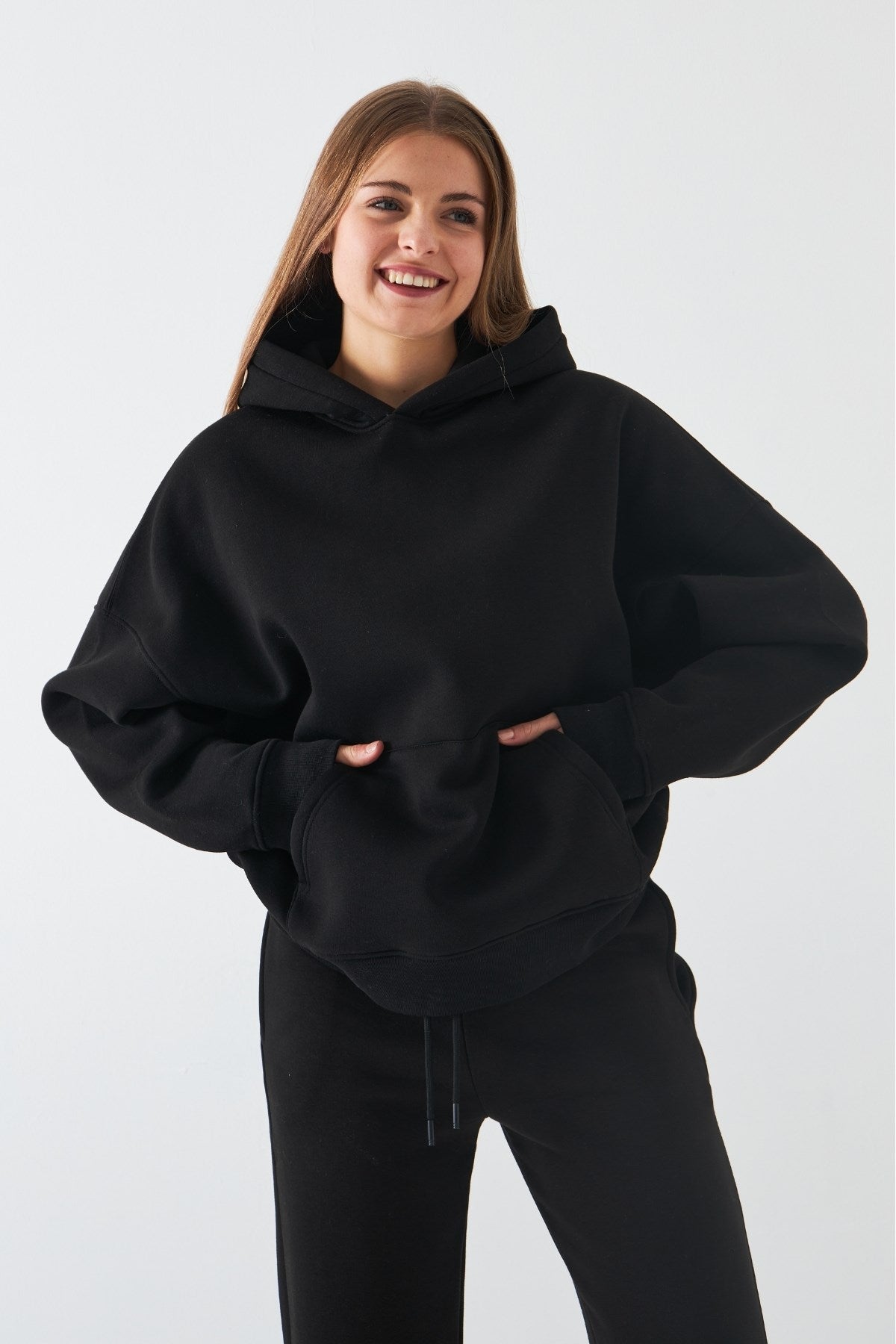 Oversize Unisex Sweatshirt Hoodie Siyah – Kapüşonlu, 3 İplik Şardonlu Polar, Kanguru Cepli, Basic