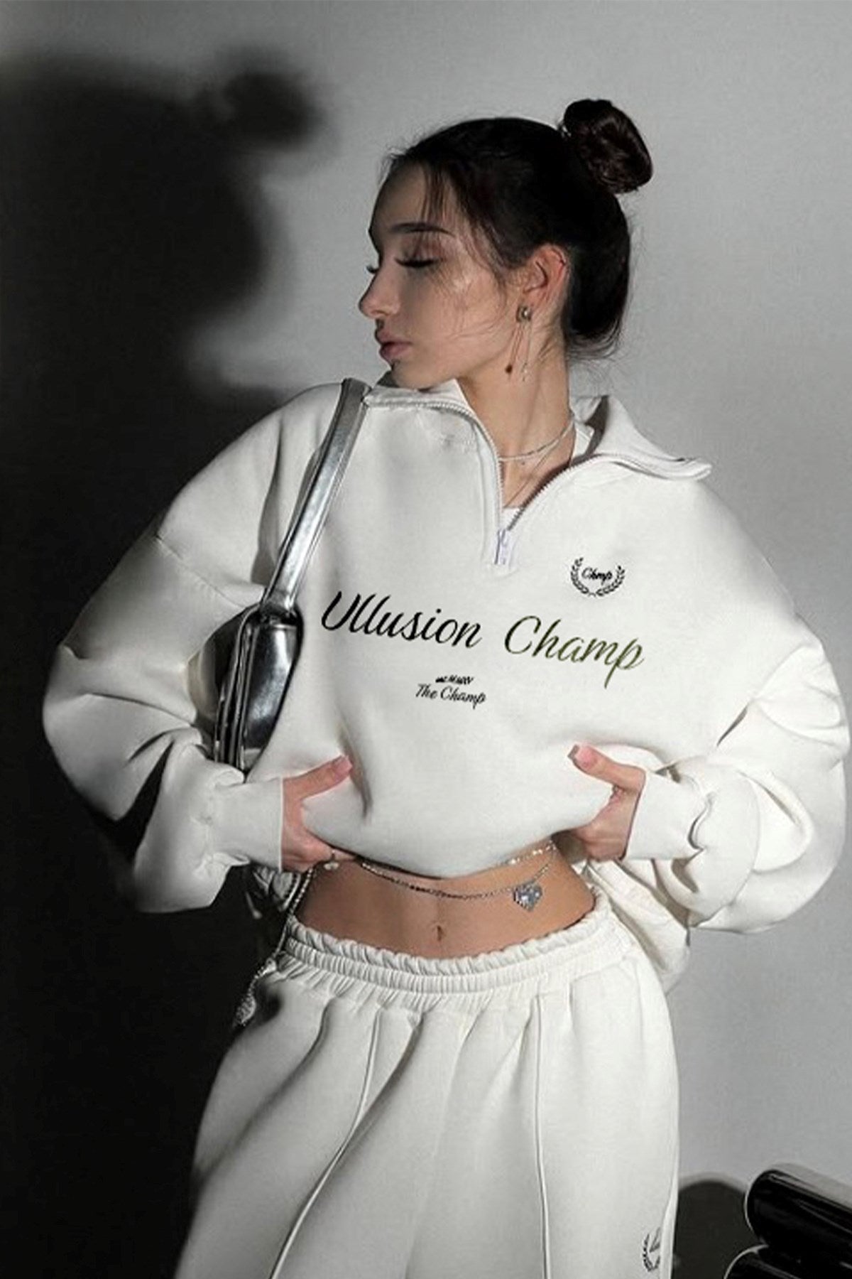 Kadın Oversize Sweatshirt Illusion Champ Baskılı Beyaz – Yarım Fermuarlı, 3 İplik Şardonlu Polar