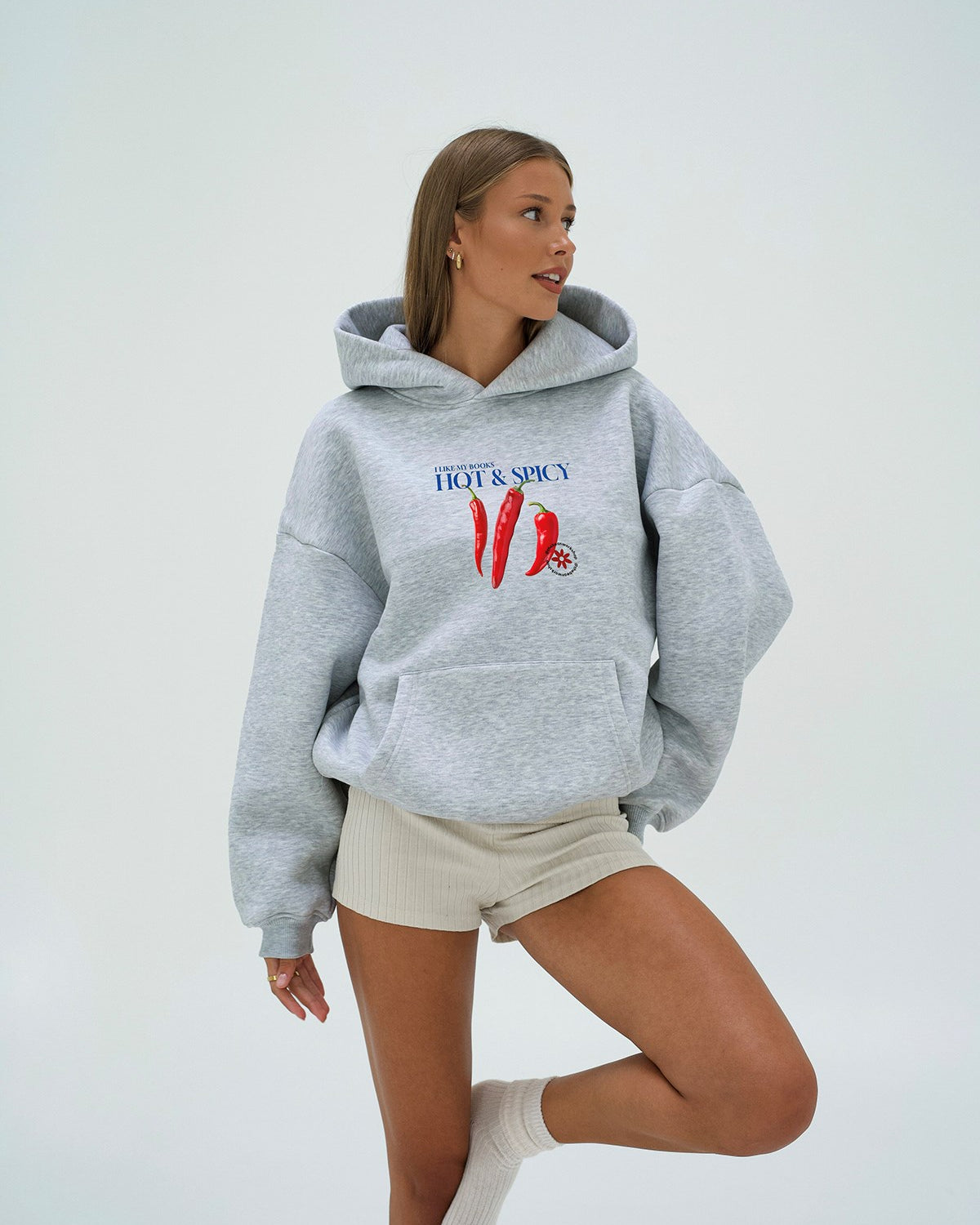 Kadın Oversize Sweatshirt Hoodie Hot & Spicy Baskılı Gri – Kapüşonlu, 3 İplik Şardonlu Polar