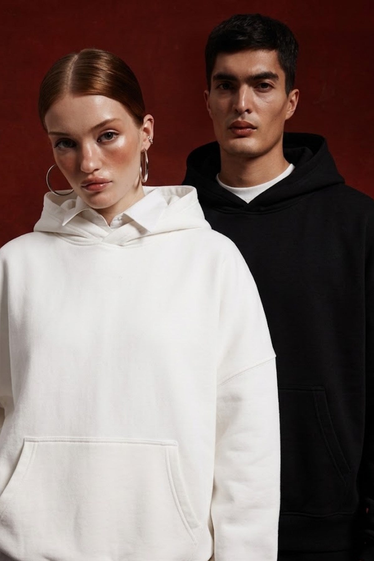 Unisex 2’li Oversize Basic Hoodie Siyah & Beyaz – Kapüşonlu, Cepli, 3 İplik Şardonlu Polar