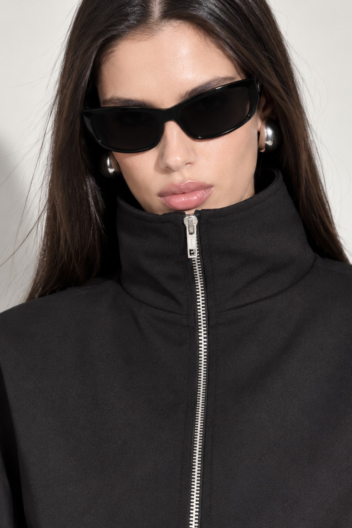 Kadın Vanta Oversize Bomber Ceket Siyah – Dik Yaka, Tam Fermuarlı, Gizli Cepli, Elastik Belli