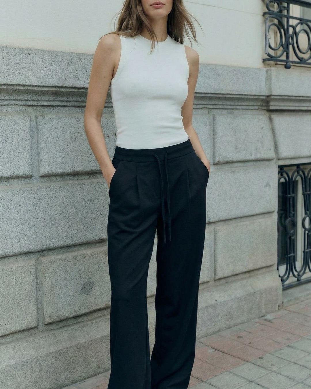 Kadın Siyah Bol Paça Pantolon – Lastikli Bel, Bağcıklı, Dökümlü Kesim