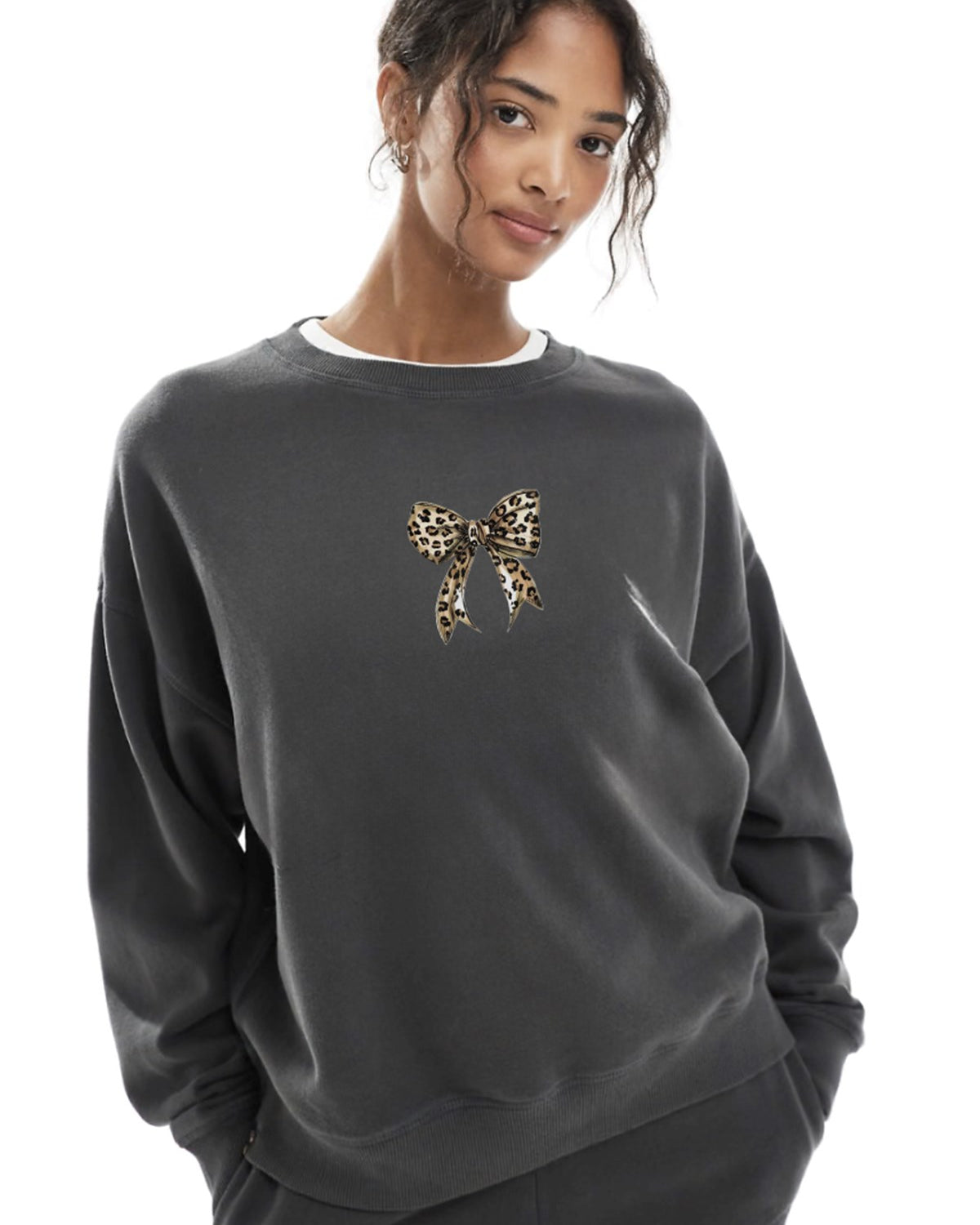 Kadın Oversize Sweatshirt Leo Kurdele Baskılı Füme – Bisiklet Yaka, 3 İplik Şardonlu Polar