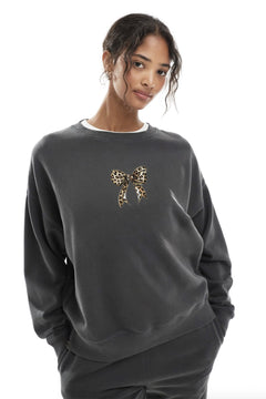 Kadın Oversize Sweatshirt Leo Kurdele Baskılı Füme – Bisiklet Yaka, 3 İplik Şardonlu Polar