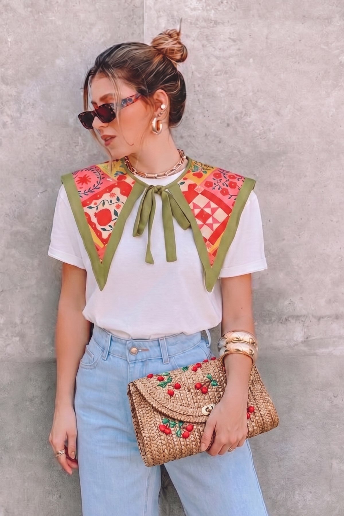 Kadın Oversize Tişört Anatolia Bloom Şal Yaka Aksesuarlı Beyaz – Rahat Kalıp, %100 Pamuk