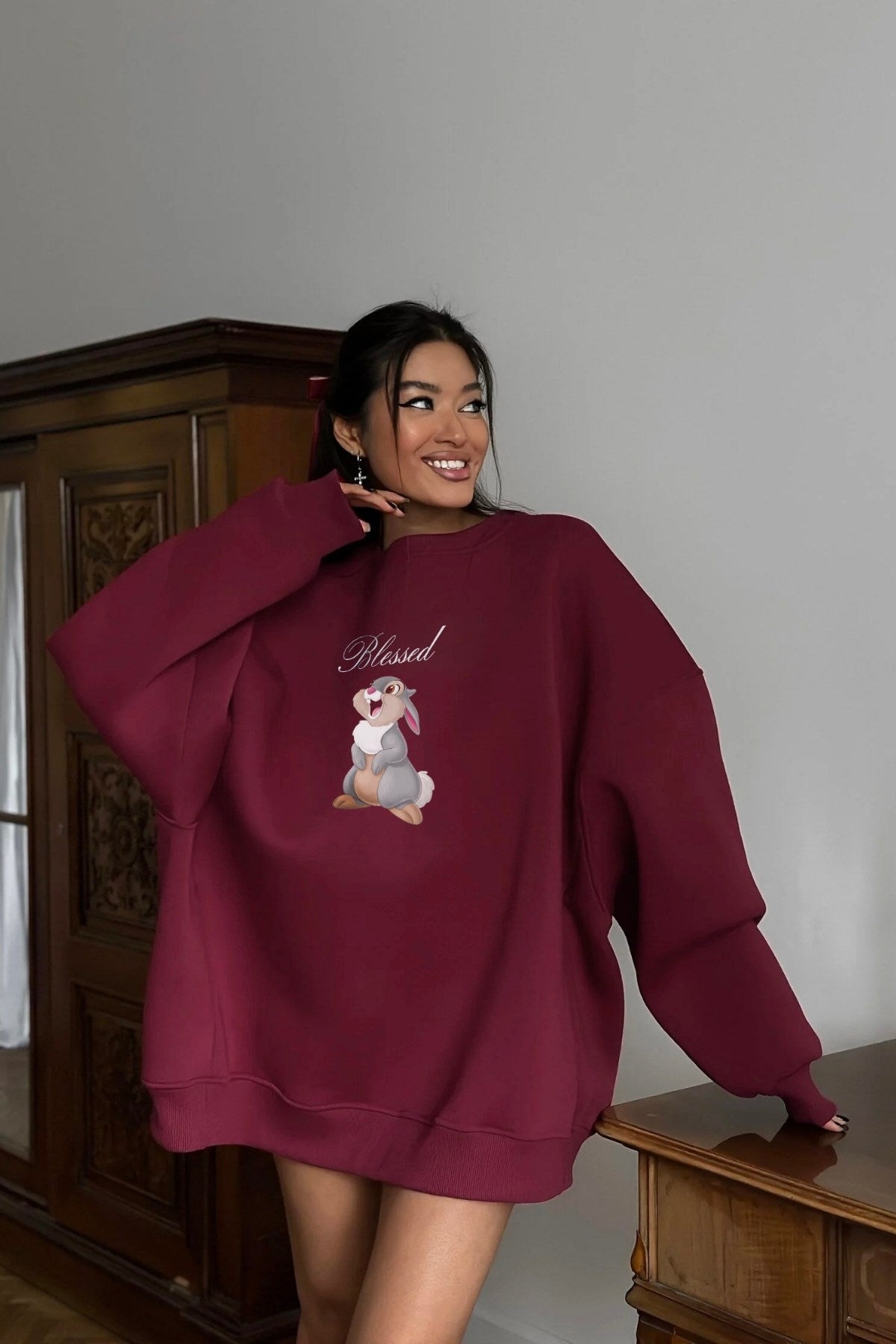 Kadın Oversize Sweatshirt Elbise Blessed Bunny Baskılı Bordo – Bisiklet Yaka, 3 İplik Şardonlu Polar