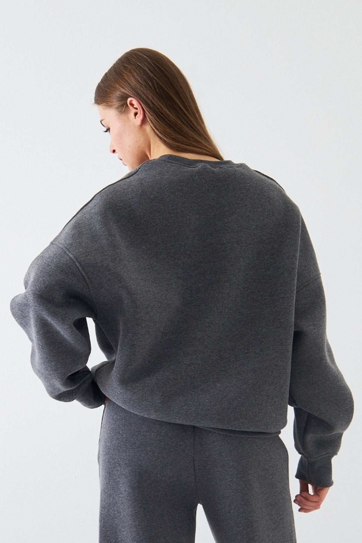 Kadın Oversize Sweatshirt Martini Leopard Baskılı Füme Melanj – Bisiklet Yaka, 3 İplik Polar