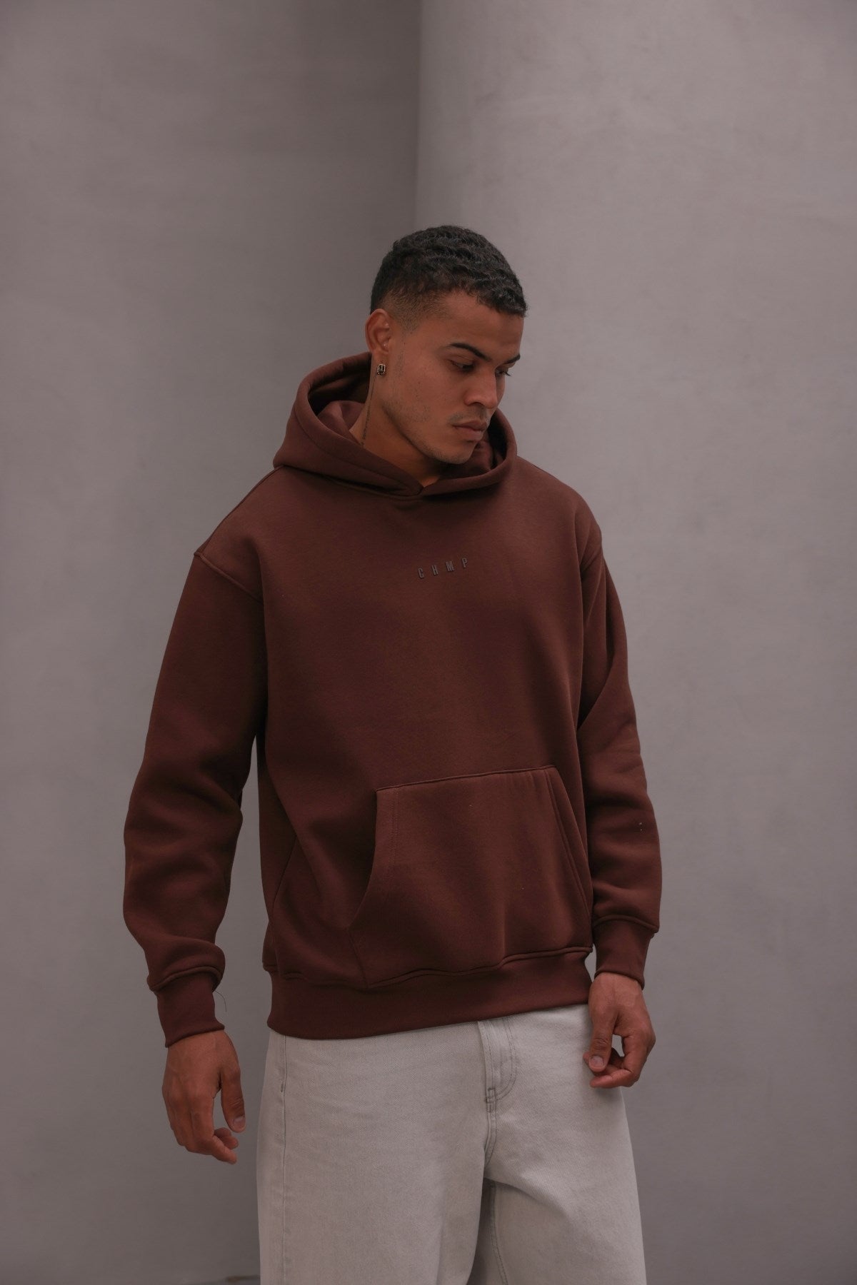 Erkek Oversize Sweatshirt Hoodie CHMP Yazlı Baskılı Kahverengi – Kapüşonlu, 3 İplik , Kanguru Cepli