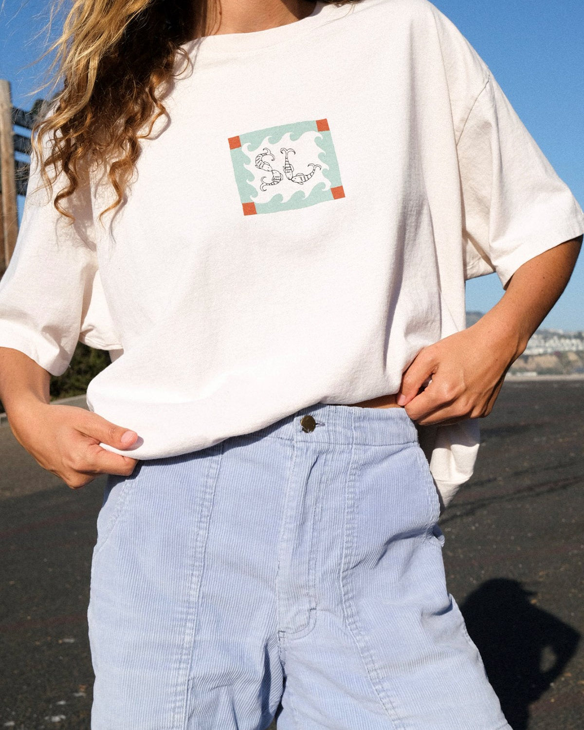 Kadın Oversize Tişört Surf The Baskılı Beyaz – Bisiklet Yaka, %100 Pamuk Compact Süprem 24/1