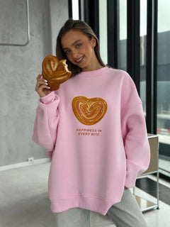 Kadın Oversize Sweatshirt Elbise Bakery Kalpli Palmier Baskılı Pembe – Bisiklet Yaka, 3 İplik Polar