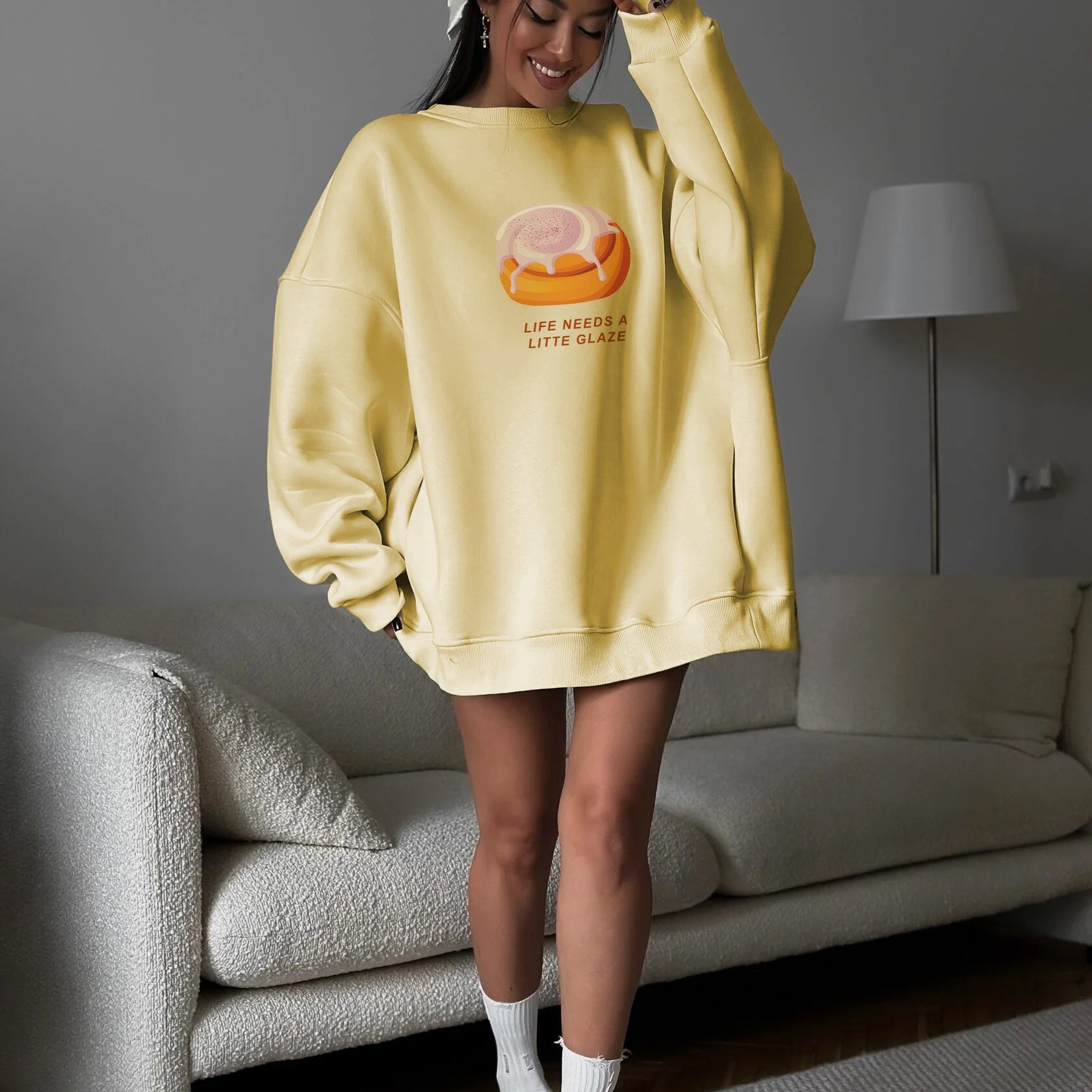 Kadın Oversize Sweatshirt Elbise Bakery Glazed Donut Baskılı Sarı – Bisiklet Yaka, 3 İplik Şardonlu Polar