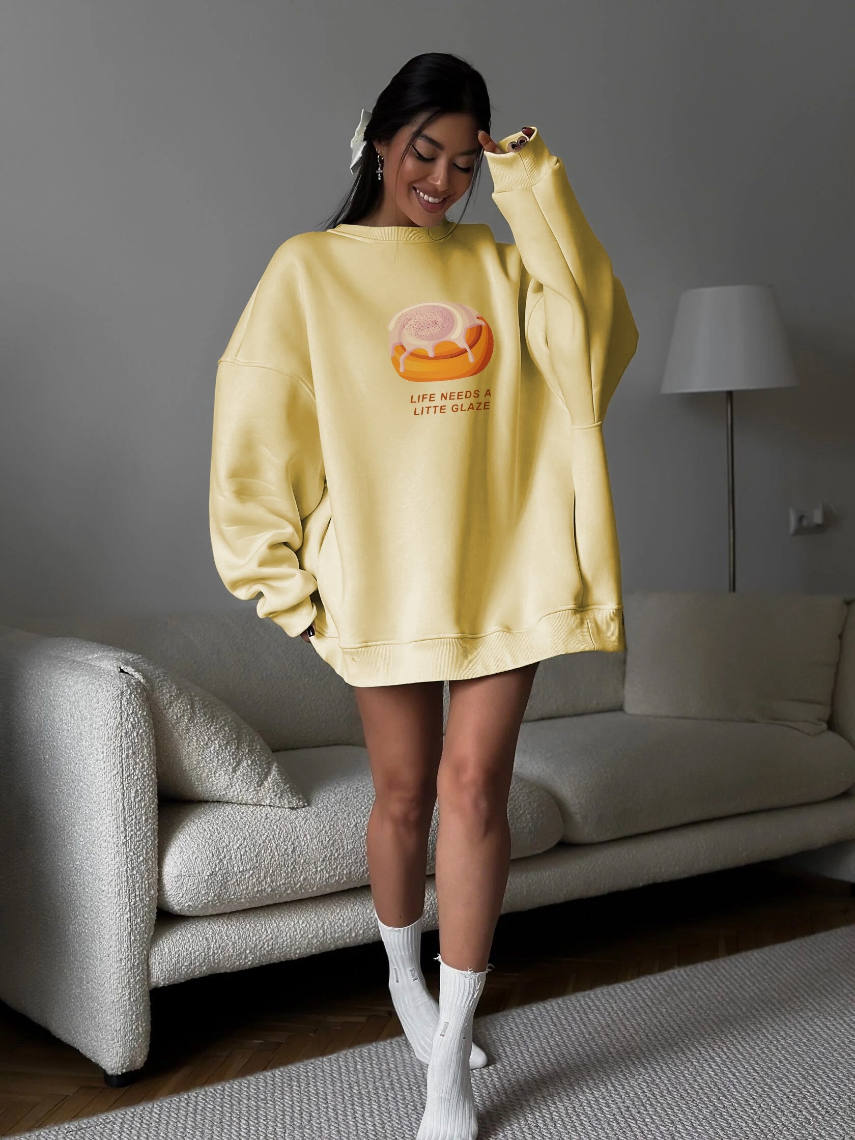 Kadın Oversize Sweatshirt Elbise Bakery Glazed Donut Baskılı Sarı – Bisiklet Yaka, 3 İplik Şardonlu Polar